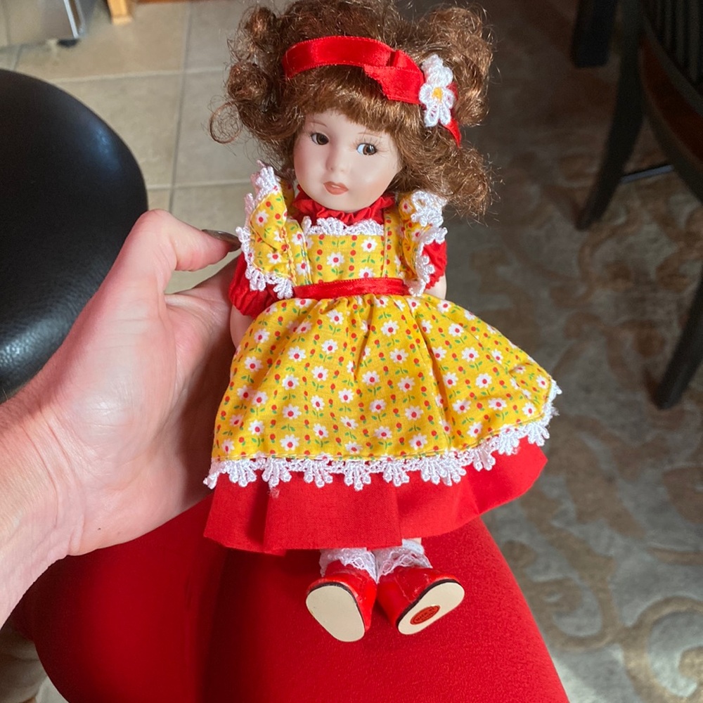 9 in. TC 1996 vintage doll